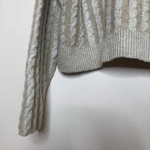 Revolve X House of Harlow 1960 Chunky Cable Knit Crewneck Sweater Size Small - Picture 4 of 6